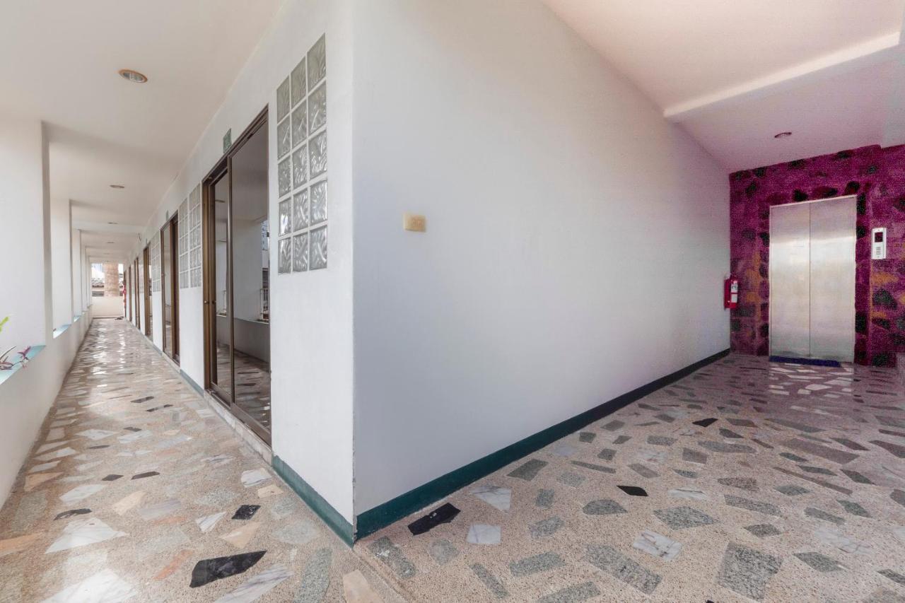 Oyo 75316 Capital Residence Pattaya Exterior photo